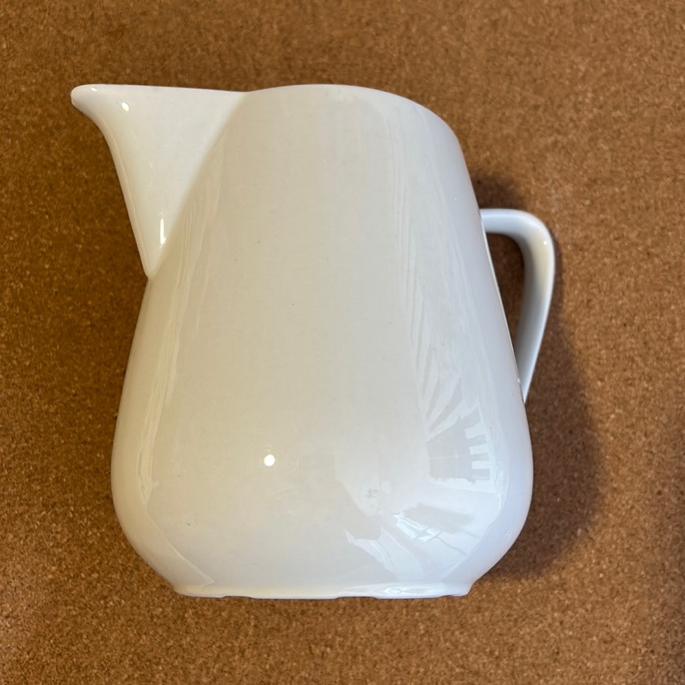 Villeroy & Boch Off White Creamer / Jug appr 5.5”